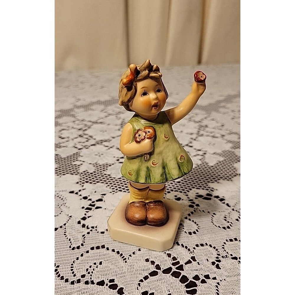 FOREVER YOURS HUMMEL #793 ~  GOEBEL FIGURINE CLUB EDITION ~~ NICE